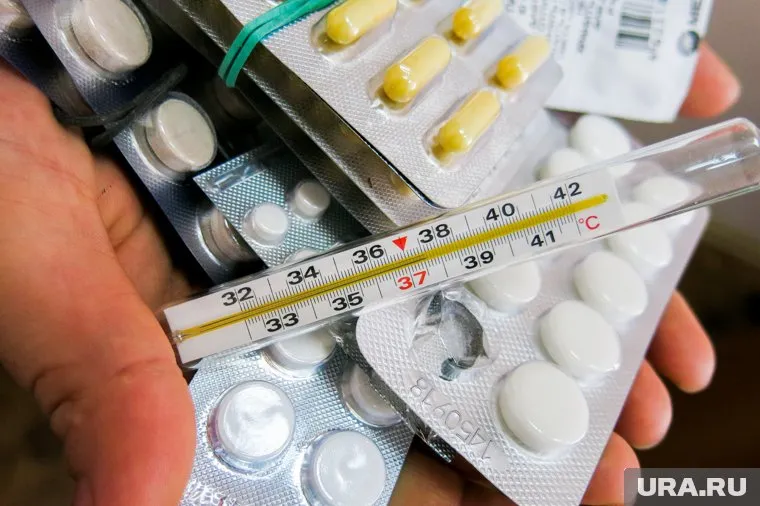 Некоторые пациенты сообщали о повышении температуры при новом штамме