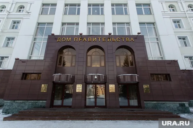 Зарплаты югорских чиновников могут вывести из «ФК Открытие»