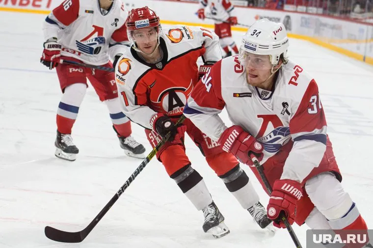 Фильм посвящен ярославской хоккейной команде «Лоокомотив»