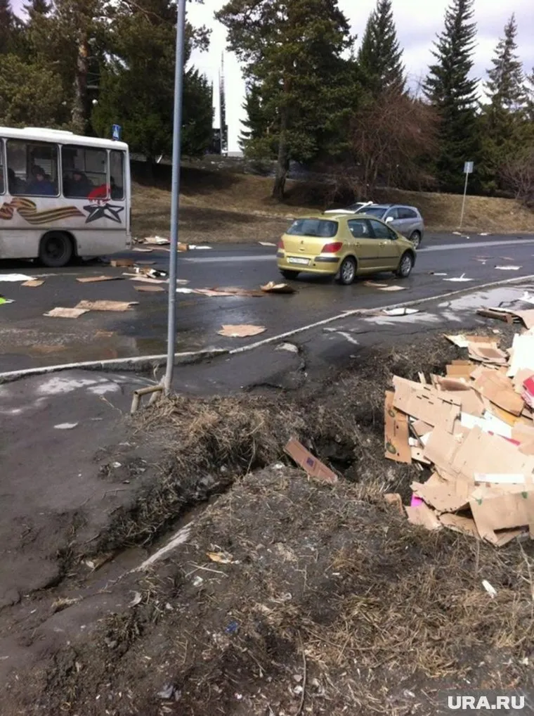 Разрушения из-за ветра зафиксировали в Челябинской, Курганской и Свердловской областях