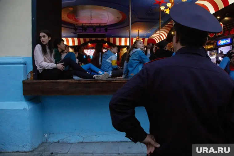 Россияне за две недели успели привыкнуть к приветливым полицейским. Зря?