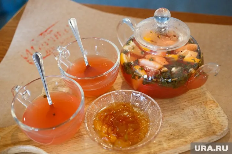 В день человек употребляет до 20 ложек сахара, считает Сергей Токарев