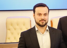 Депутат курганской облдумы Москвин, назначивший маму помощником, объяснил свой выбор