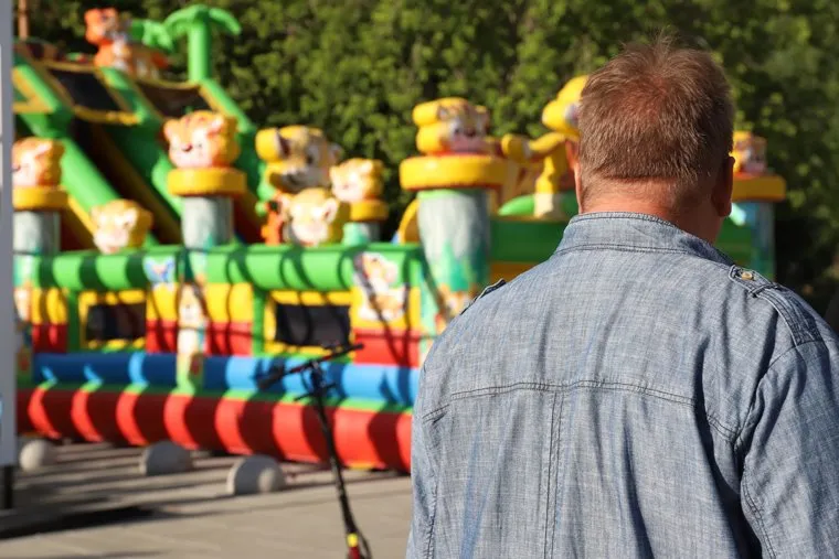 Интервью с бизнесменом, поставивший по всему городу батуты (пожелал остаться инкогнито). Екатеринбург
