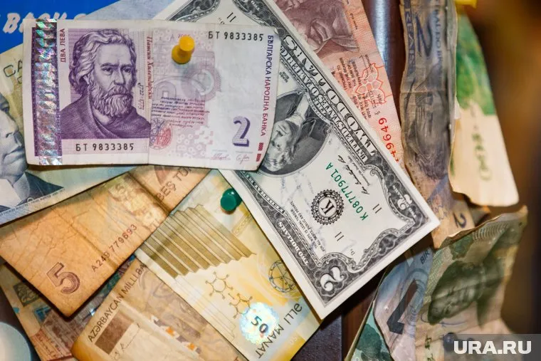 Бабин заявил, что самой стабильной валютой является швейцарский франк