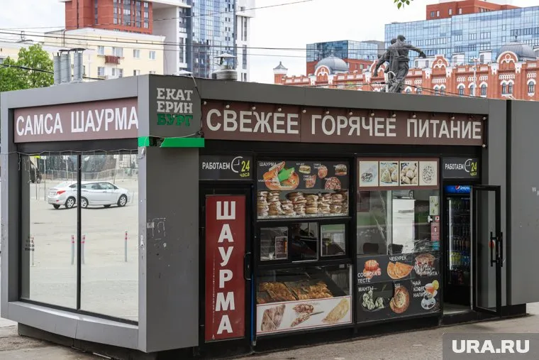 Ларьки у ЖД вокзала. Екатеринбург