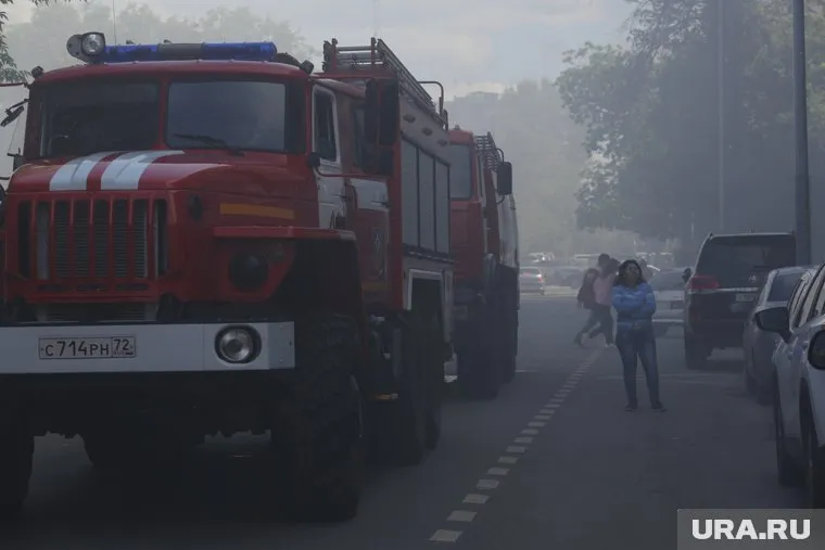 В Омской области перекрыто движение на трассе из-за пожара двух фур