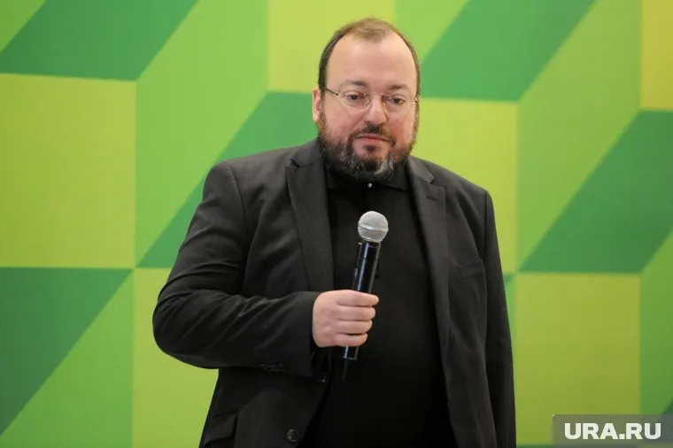 Государство не откажется от идеи повсеместного введения QR-кодов, считает Станислав Белковский