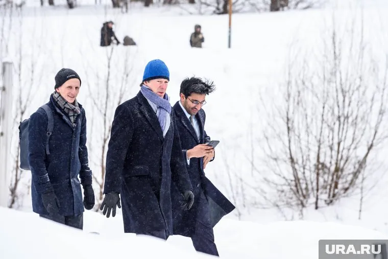 Амиру Котече (справа) в ходе демарша указали на недопустимость его высказываний