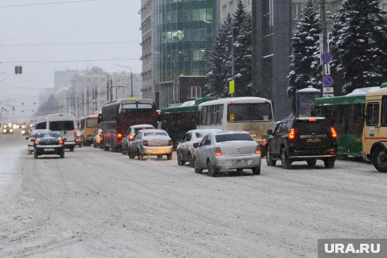 В Челябинске второй день заторы на дорогах