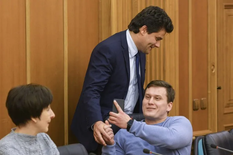 Внеочередная консультация депутатов ЕГД по вопросу повышения заработной платы мэру города и его заместителям. Екатеринбург