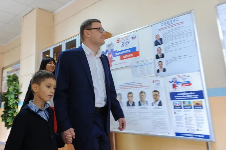 Алексей Текслер на участке для голосования на Едином дне голосования 2019. Челябинск