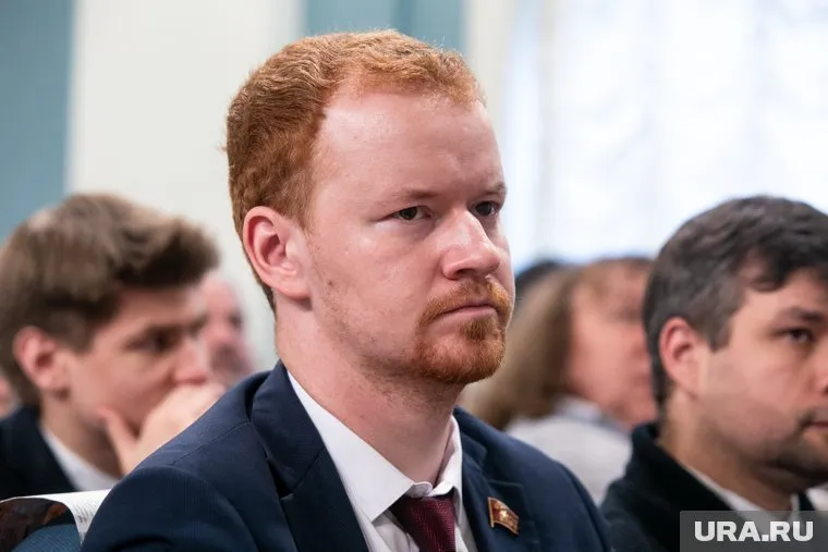 Денис Парфенов не стал комментировать слухи о видео, где якобы проводит время с эскортницей