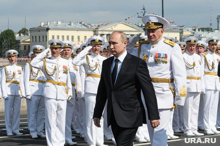 Путин приказал совместить с Днем ВМФ марш «Бессмертный полк»