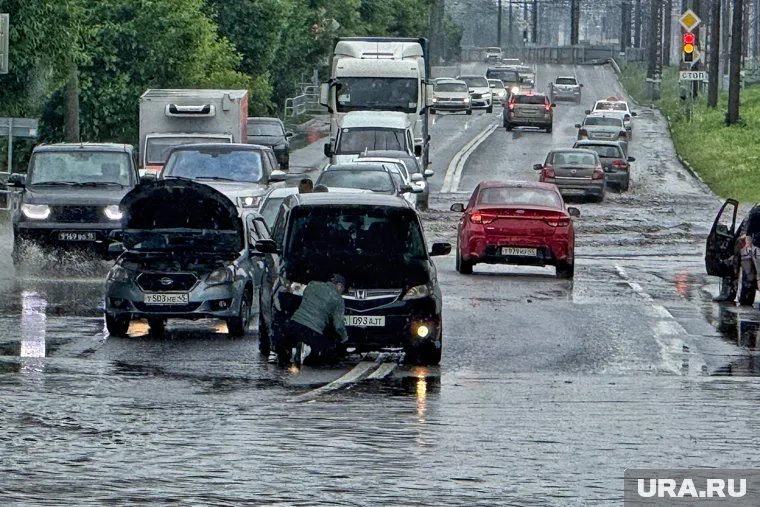 Улицы Кургана погрузились в воду после сильного дождя