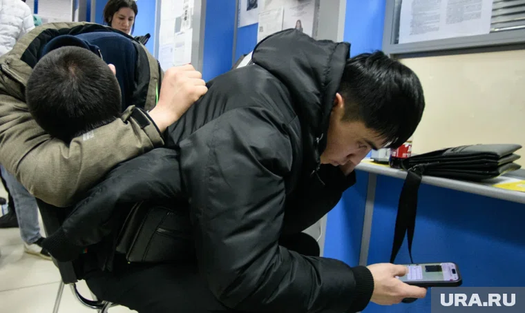 Мигрантам в ХМАО все чаще отказывают в получении гражданства 