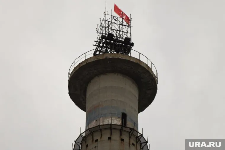 В основном огромное сооружение радует акционистов