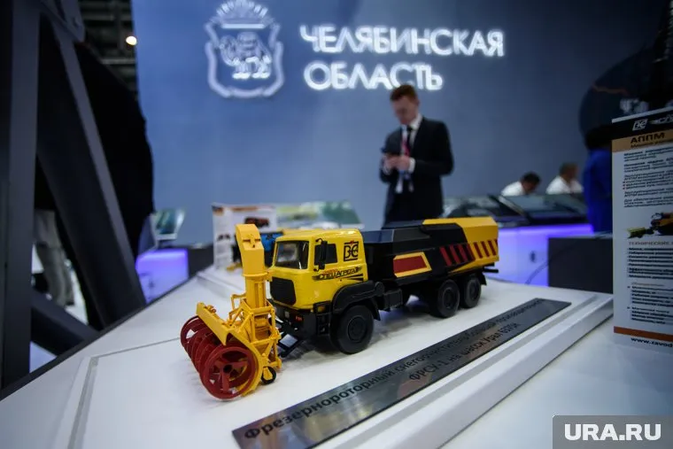 Миасская техника позволяет убирать сугробы метровой высоты