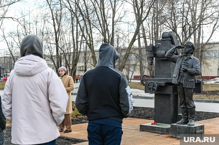 Первые пять памятных досок уже появились в ЛНР