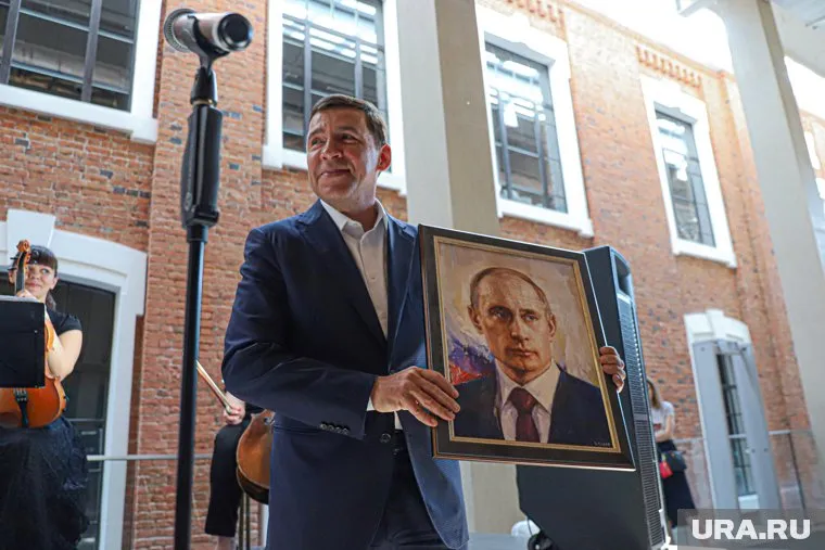 Губернатор Свердловской области Евгений Куйвашев связался с президентом РФ Владимиром Путиным по видеосвязи