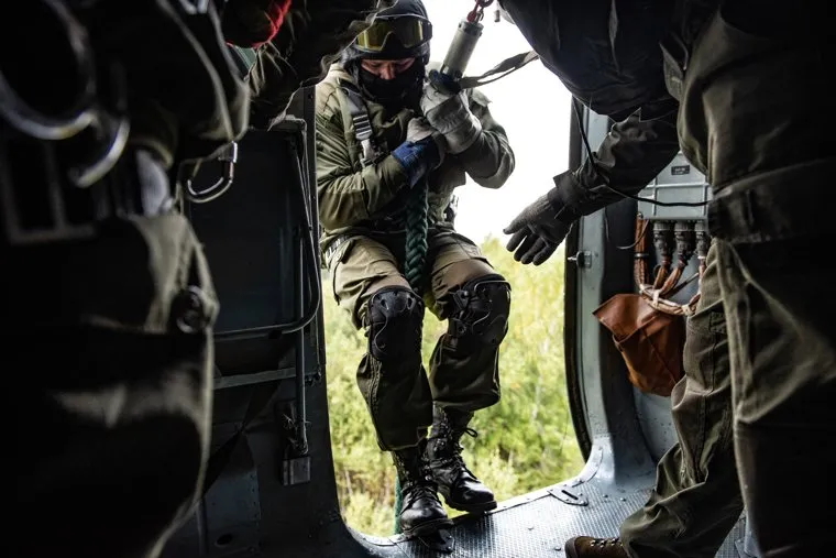 Учения СОБР и кинологической службы таможни на территории Белоярского района. Свердловская область