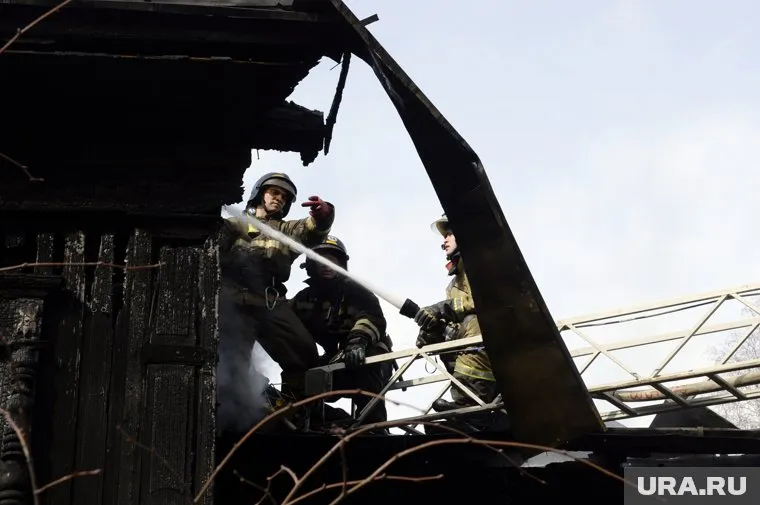 Площадь пожара составила восемь квадратных метров, сообщили в МЧС