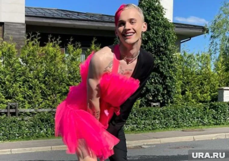 Даня Милохин не вступился за свою девушку Юлю Гаврилину, а смеялся над ней