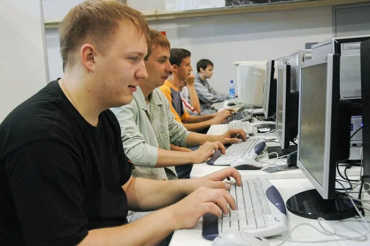 На тему хакерства. Архивные фото. Челябинск, интернет, компьютеры, геймеры