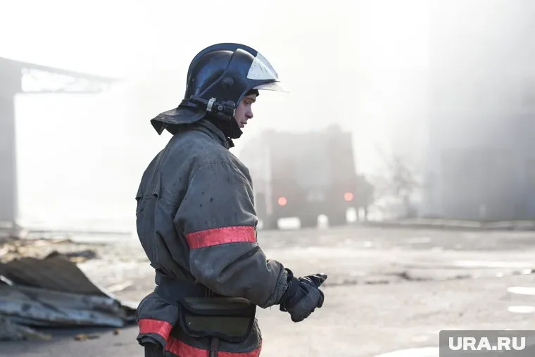 Пожарные тушат огонь в ресторане «Кафе Пушкинъ»