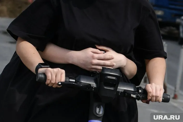 В ГАИ уверены, что ночью лучше ездить на такси, чем на самокатах, так будет дешевле