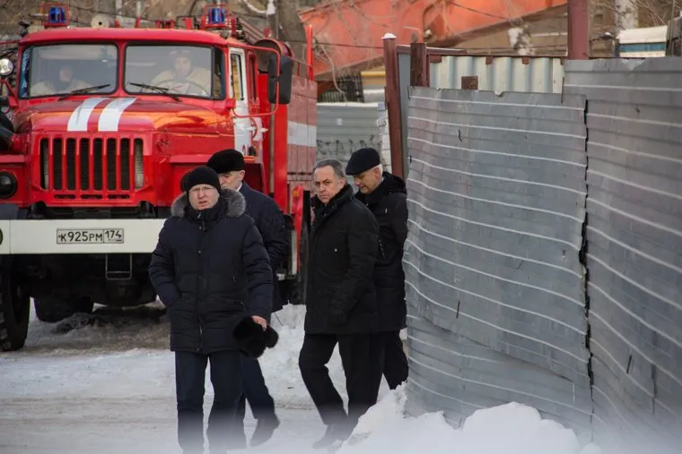 Виталий Мутко у дома № 164 на проспекте Карла Маркса. Магнитогорск, мутко виталий