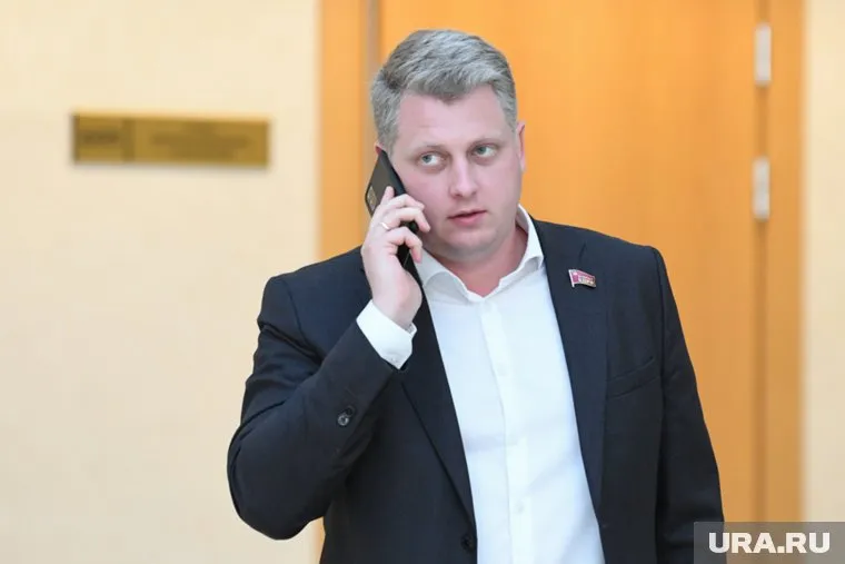 Политик негодует из-за кражи агитационных баннеров КПРФ