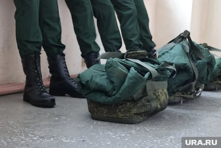 В военкомат следует идти по бумажной повестке