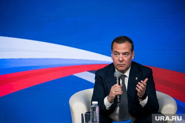 Медведев может стать главой Конституционного суда