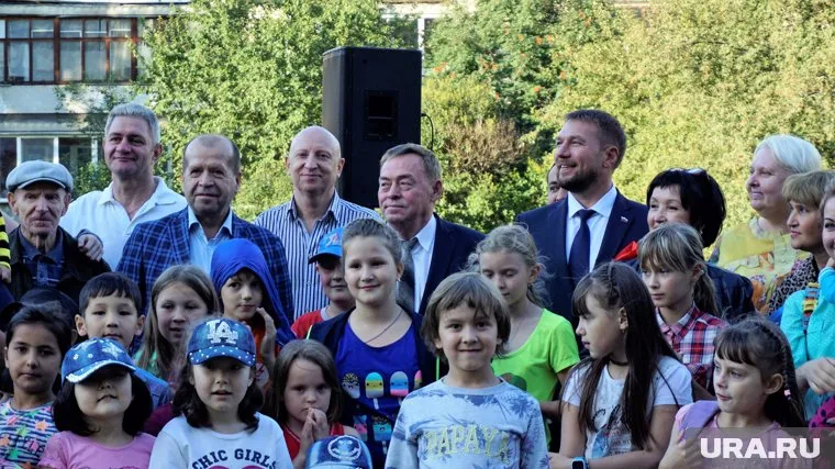 Уже к началу зимы во дворе появится новая спортивная площадка