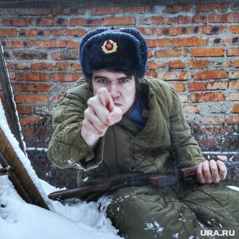 Евгений Баженов много лет указывает российским режиссерам на их ошибки