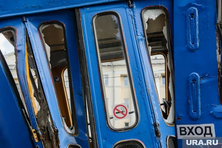 Автобус въехал в трамвай в Перми