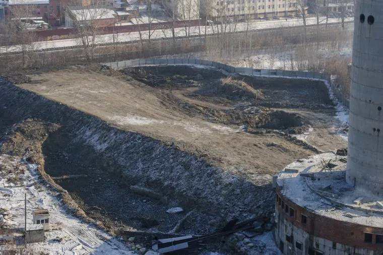 Виды Екатеринбурга, недостроенная телебашня, земляной вал