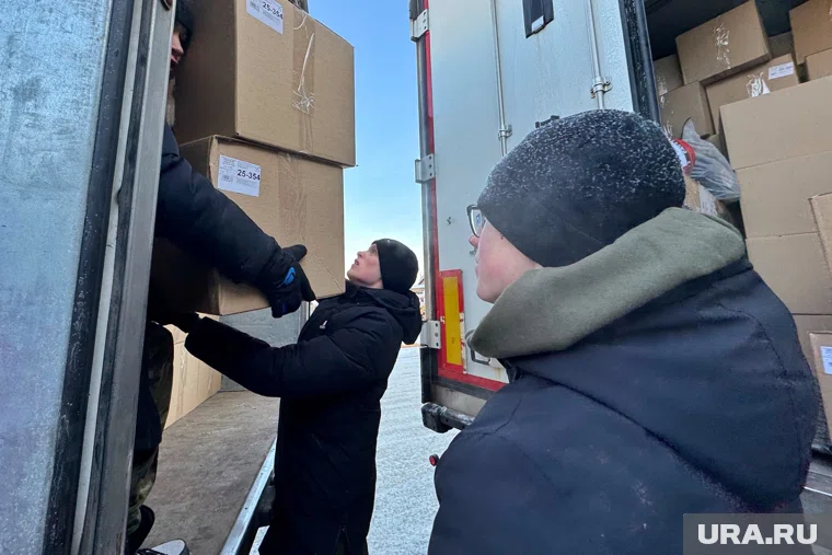 Пожарные оказали активное содействие в погрузке собранной помощи