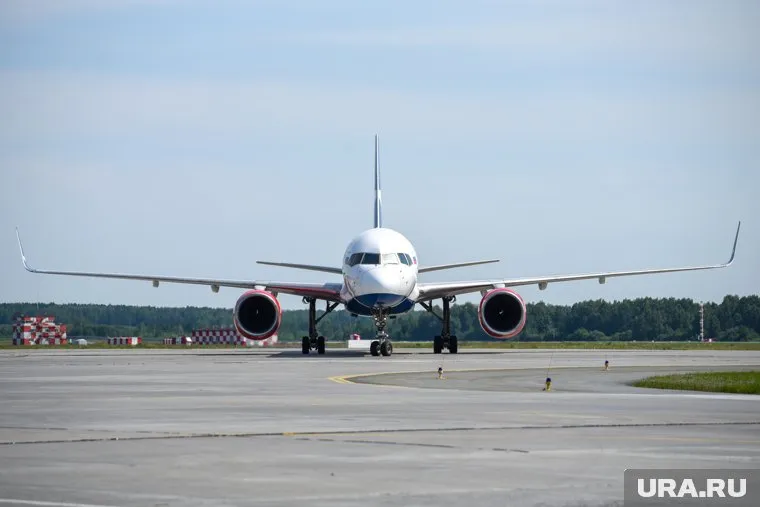 Рейс из Сургута в Сочи задержали на один час