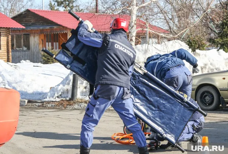 На помощь хрупким медикам пришли спасатели (фото из архива)
