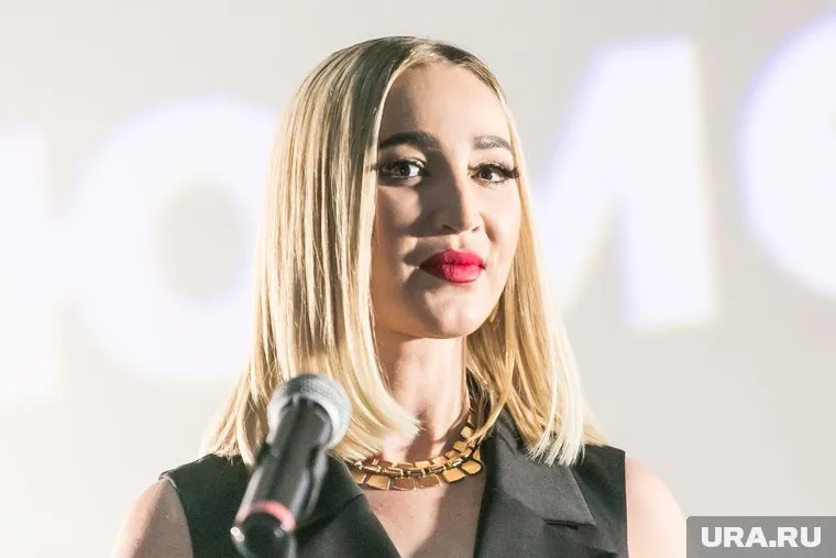 Ольга Бузова в новом шоу инспектирует вузы России