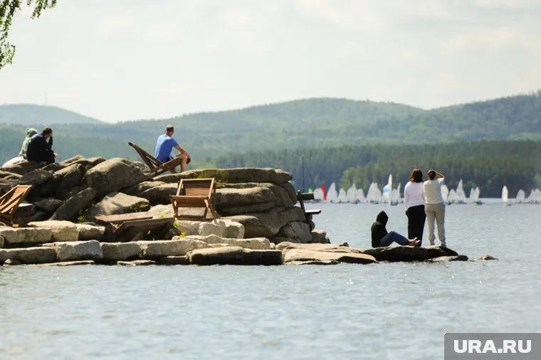 Вода на озерах за выходные стала теплее еще на градус 