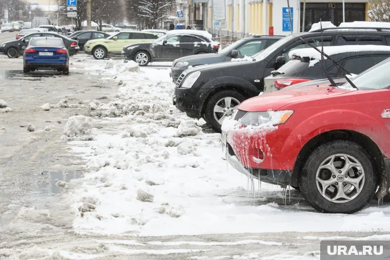 В Курганской области на дорогах будет скользко из-за снега с дожнем, предупредили в ГИБДД