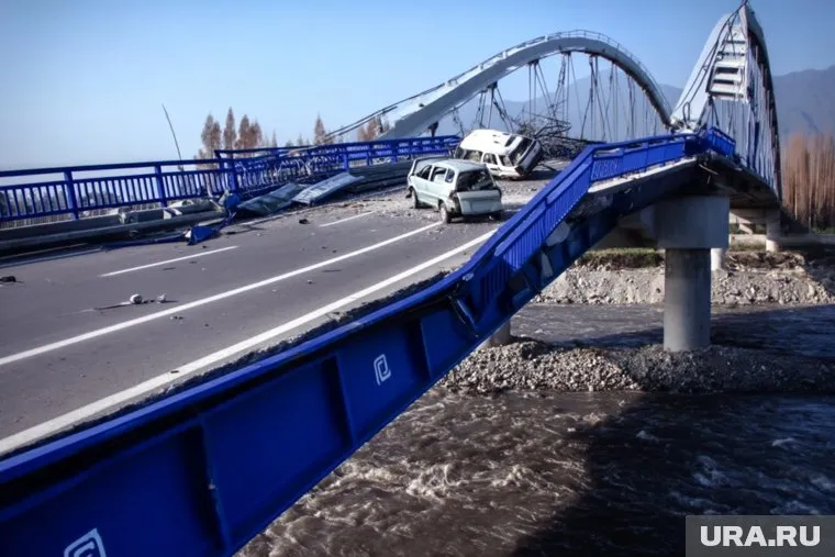 Движение по региональной дороге перекрыто из-за рухнувшего моста