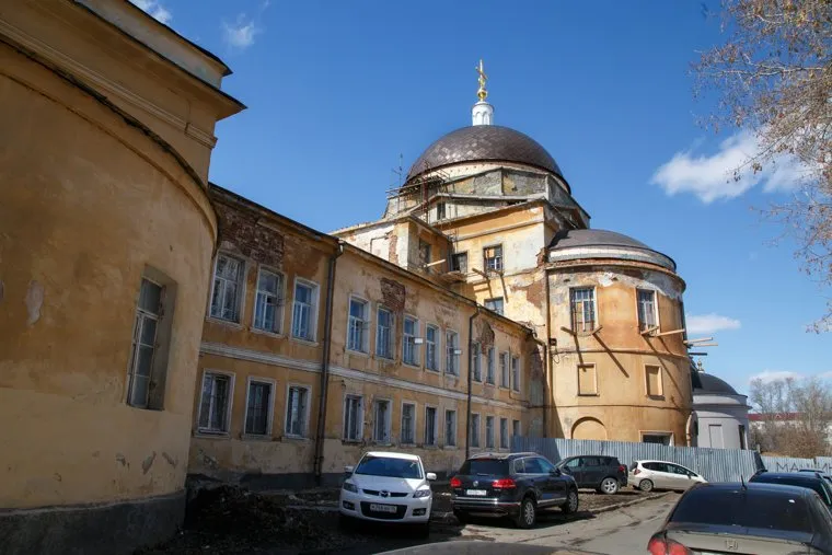 Реставрация на территории Новотихвинского монастыря. Екатеринбург, новотихвинский монастрь