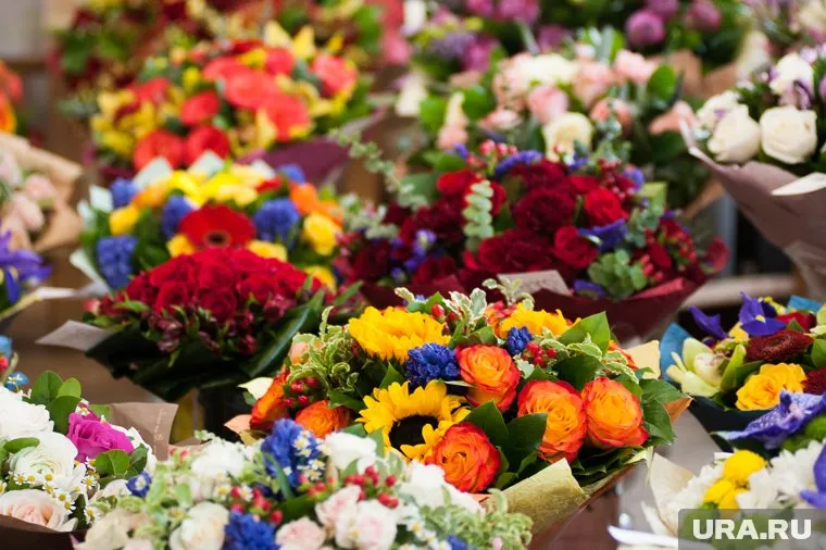 К 8 марта в России может создаться дефицит цветов, что приведет к резкому росту цен на них
