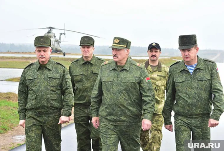 Лукашенко заявил, что главные политические вопросы обсуждаются вне публики