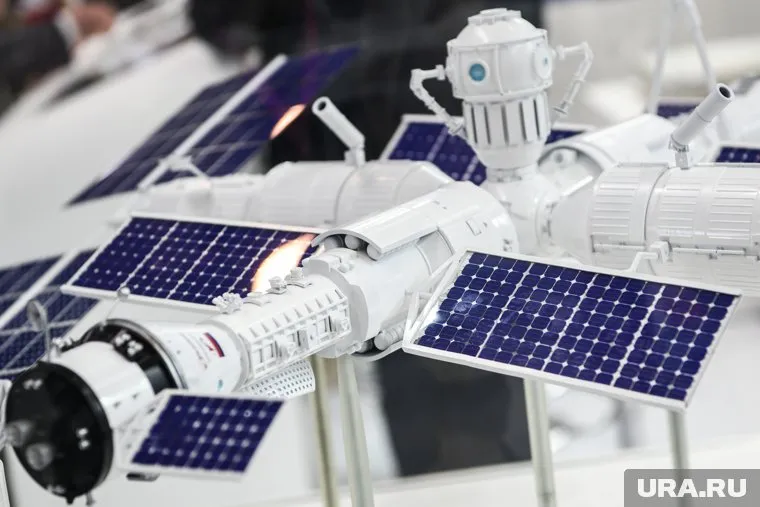 Жириновский достиг в политике больших высот и достоин, что им его именем назвали спутник