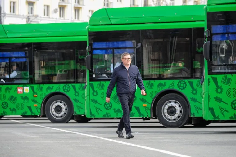 Алексей Текслер осмотрел новые автобусы. Челябинск